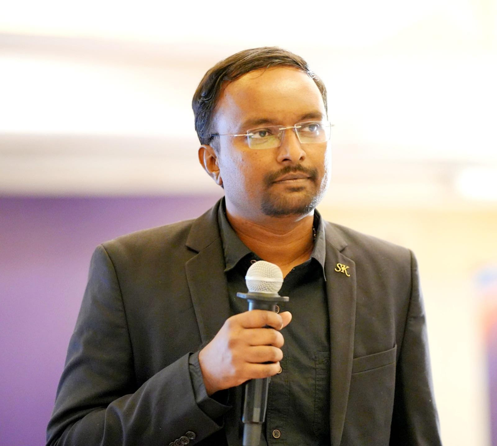 Dr. Santosh Karthikeyan Viswanathan portrait